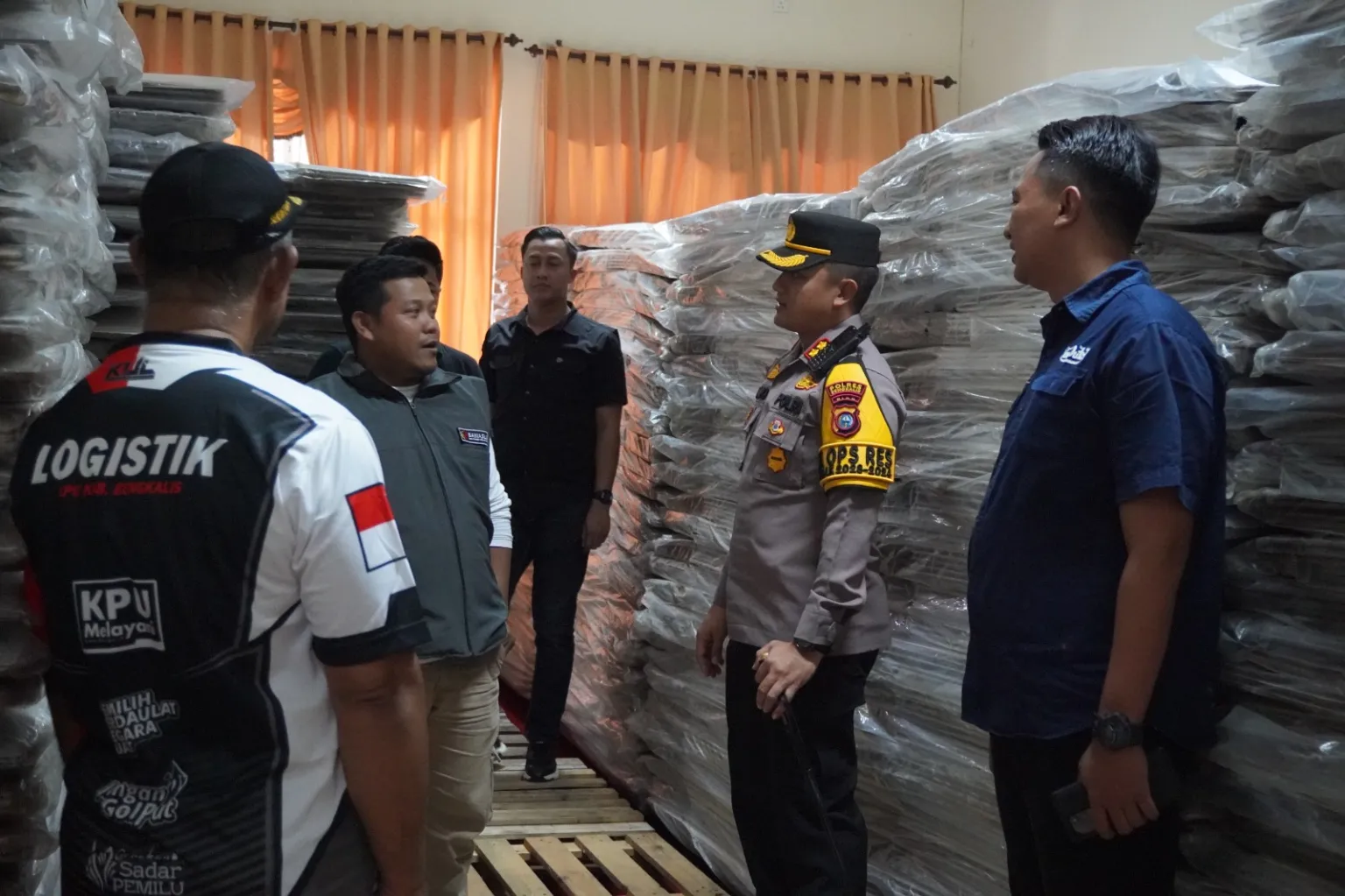 Jaga Keamanan Pemilu 2024, Kapolres Bengkalis Cek Gudang Logistik Pemilu 2024 di Gedung LAMR Bengkalis